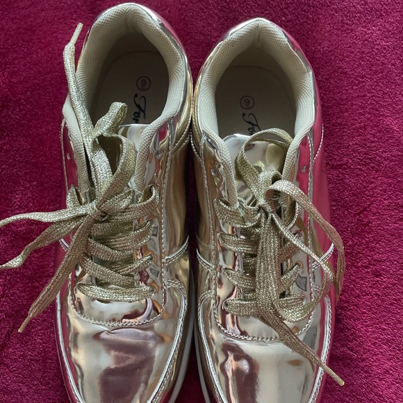 Shoes - Gold sneakers 👟 size 9